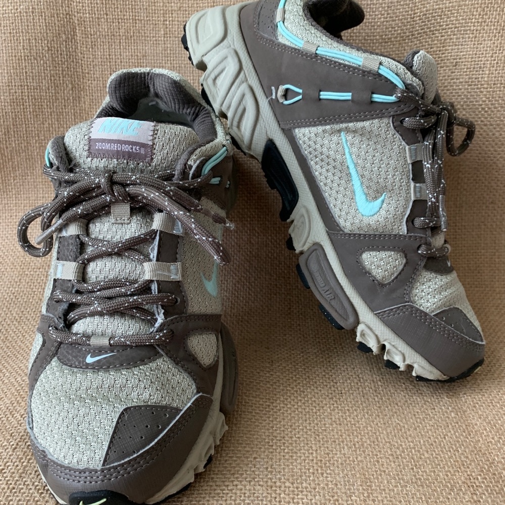 Nike Zoom Red Rocks 2 in Stone/smoke